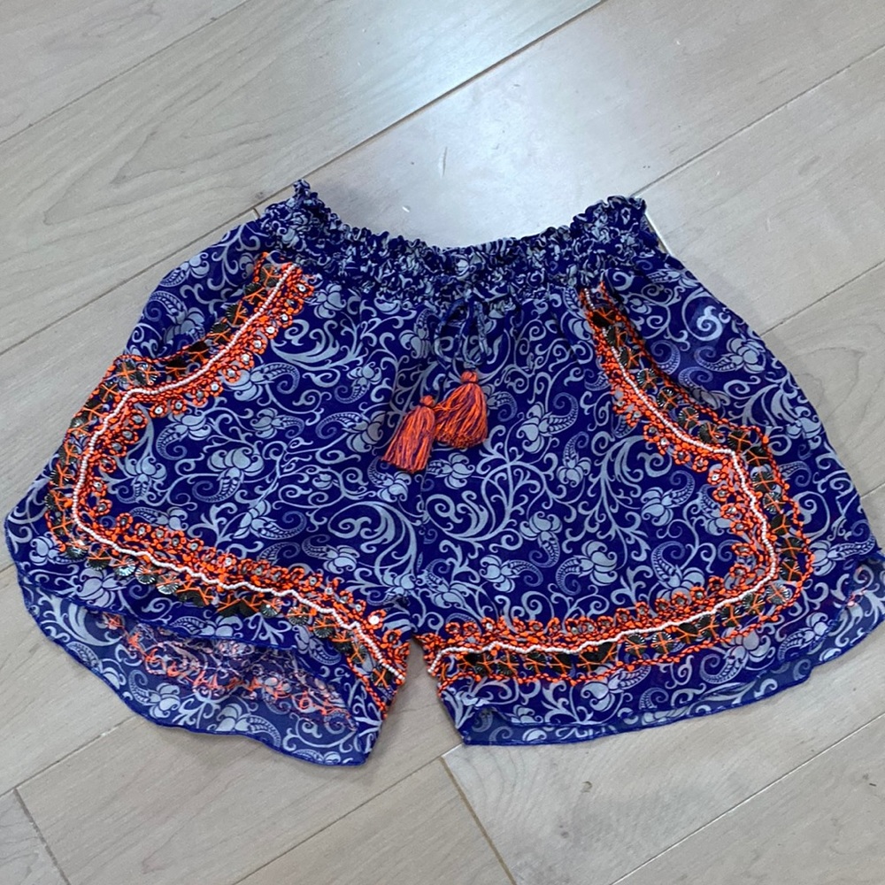 Taj By Sabrina silk embroidered pockets shorts L